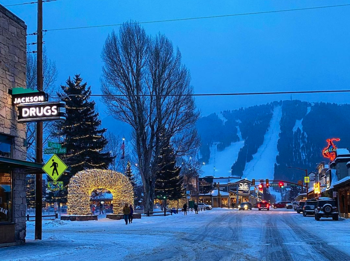 Jackson hole. Джексон штат Вайоминг. Джексон Хоул Вайоминг. Горнолыжный курорт Джексон Хоул. Джексон, Вайоминг, США зима.